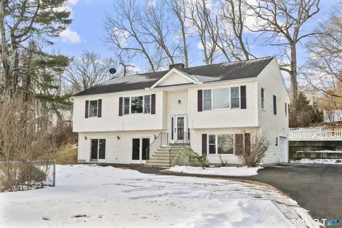 72 Congress Ave, Shelton, CT 06484