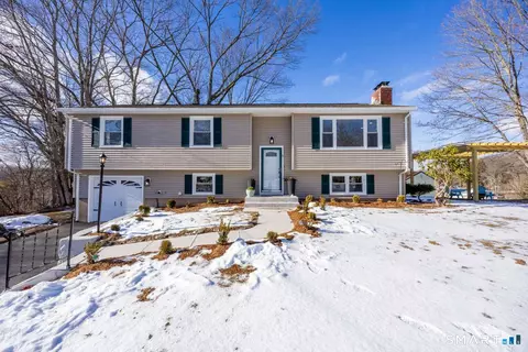 5 Briarwood Ln, Branford, CT 06405