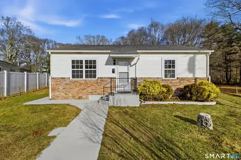 32 Concord Ct, Groton, CT 06340
