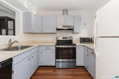 9 Highpoint Ct #116E, Woodbury, CT 06798