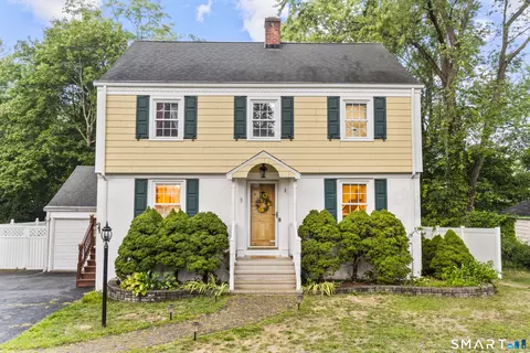 5 Van Rose Dr, North Haven, CT 06473