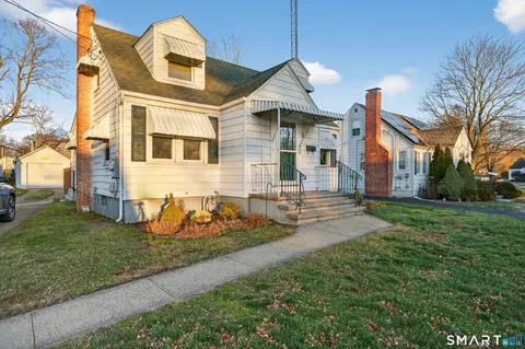 124 Estelle Rd, East Haven, CT 06512