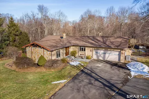 18 Jewel Ln, New Fairfield, CT 06812