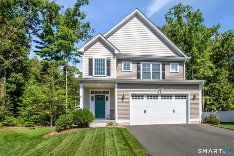 51 Hendricks Ln, Simsbury, CT 06070