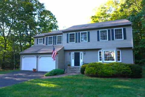 24 Green Woods Ln, Unionville, CT 06085