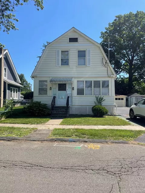 22 Fairview St, Milford, CT 06460