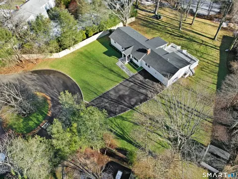 9 Arnold Ln, Norwalk, CT 06853