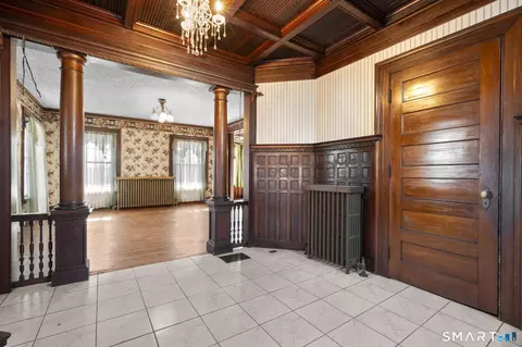 Entry Way - 4 Fairview Ter, Derby, CT 06418 photo 4 of 7