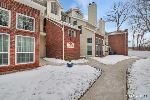 285 Carriage Crossing Ln #285, Middletown, CT 06457