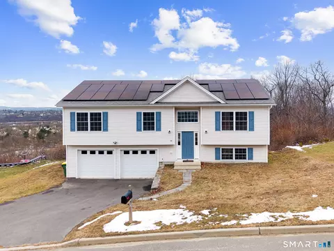 44 Shadybrook Ln, Waterbury, CT 06706