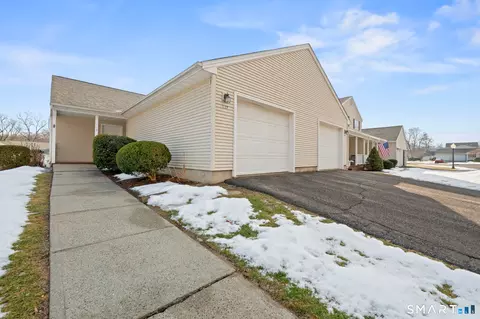 117 Dibble Hollow Ln #117, Windsor Locks, CT 06096