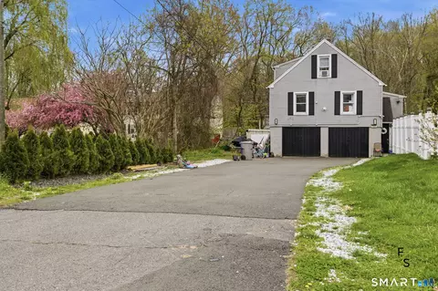 135 Newell Ave, Bristol, CT 06010