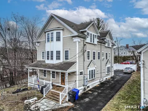 11 Middle St, New Milford, CT 06776