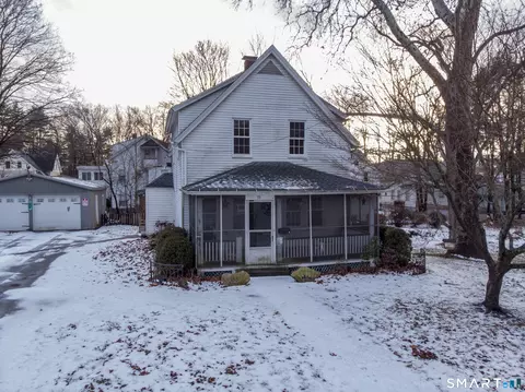 33 Chapman St, Putnam, CT 06260