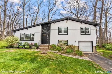 7 Dogwood Ct, Branford, CT 06405