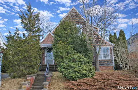 41 2nd Ave, Branford, CT 06405