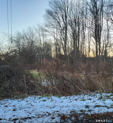 27 Tamarac Swamp Rd, Wallingford, CT 06492