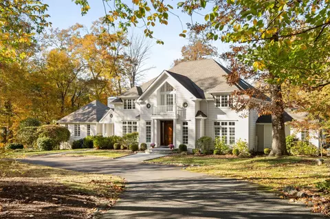 3 Mayflower Ln, Weston, CT 06883