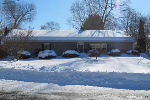 29 Mountain View Dr, Plainville, CT 06062