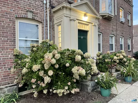27 Nash Ln #5, Bridgeport, CT 06605