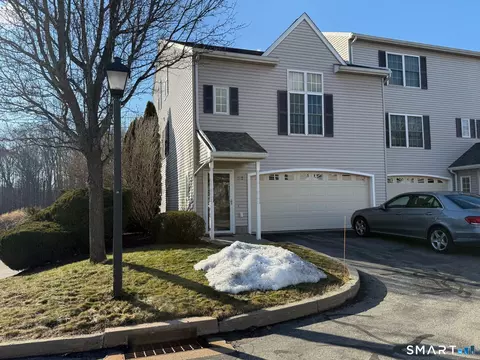 152 Briar Ln #152, Norwich, CT 06360