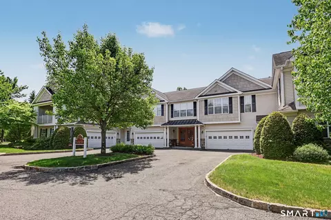 79 Suzie Dr #79, Newtown, CT 06470