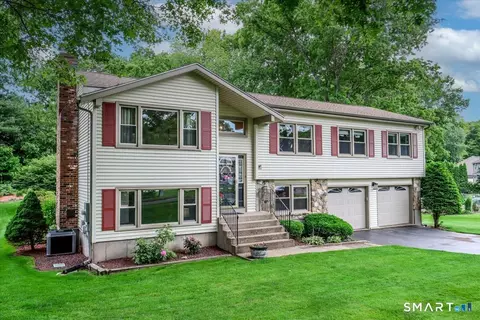 20 Valley Forge Ct, Southington, CT 06489