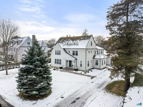 324 Sunnieholme Dr, Fairfield, CT 06824