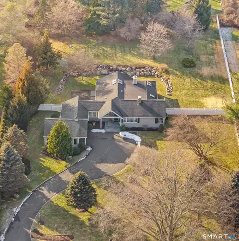 36 Macarthur Ln, Stamford, CT 06902