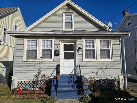 39 Lockhart Ave, Waterbury, CT 06705