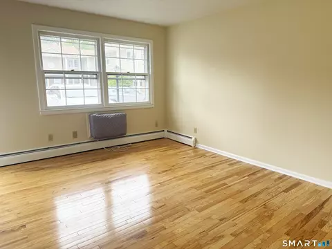 Living - 116 Commerce St #5, Clinton, CT 06413 photo 3 of 3