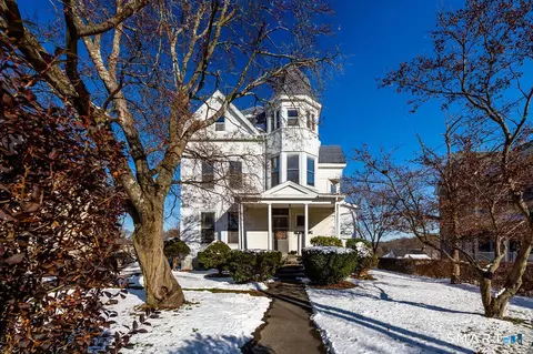 19 Mcdermott St, Danbury, CT 06810