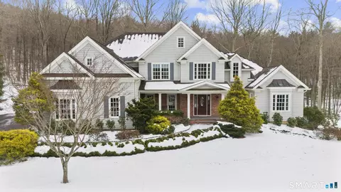51 Elderslie Ln, Woodbridge, CT 06525