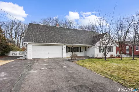 16 Chestnut Ln, West Hartford, CT 06110