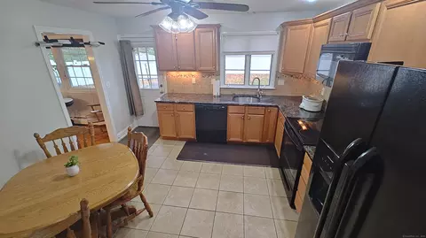 Kitchen - 56 Dessa Dr, Hamden, CT 06517 photo 4 of 4