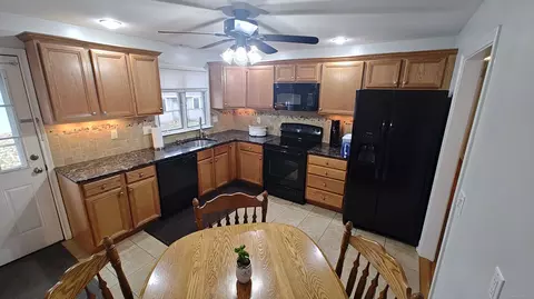 Kitchen - 56 Dessa Dr, Hamden, CT 06517 photo 1 of 4