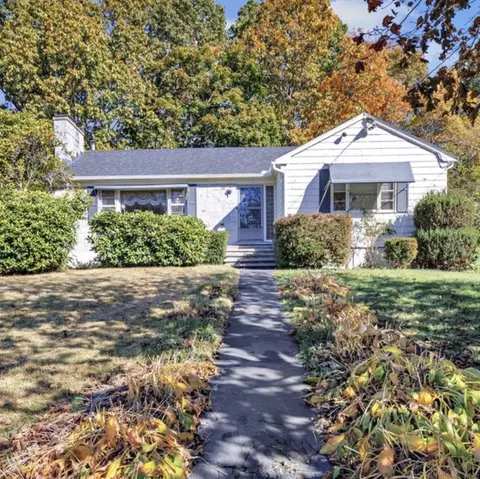 104 Sperry Dr, Guilford, CT 06437