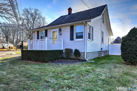 299 Meadows End Rd, Milford, CT 06460