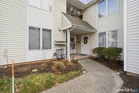 82 Millbrook Ct #82, Newington, CT 06111