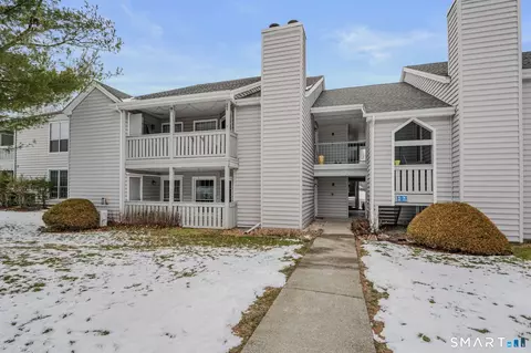 74 Crown Knoll Ct #167, Groton, CT 06340