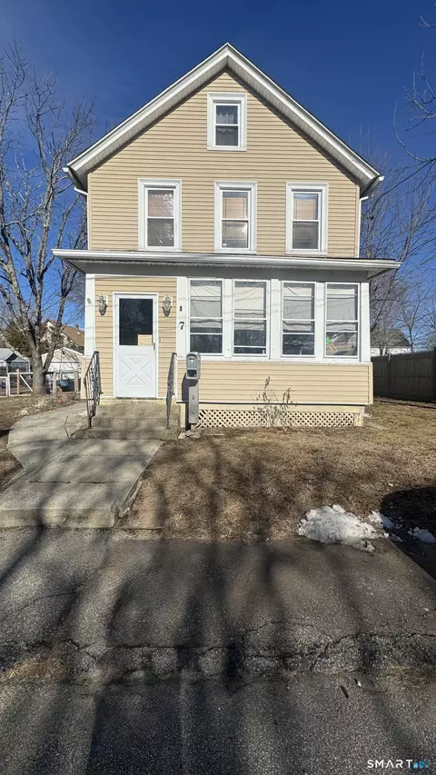 7 Quinebaug Rd, Norwich, CT 06360