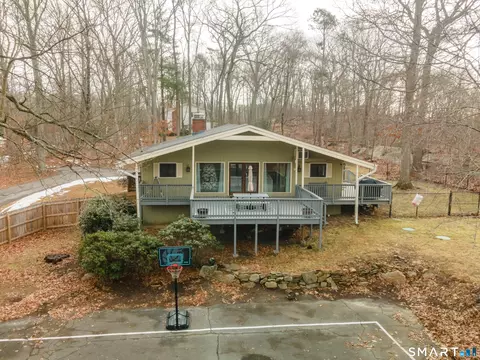 39 Inchcliffe Dr, Gales Ferry, CT 06335