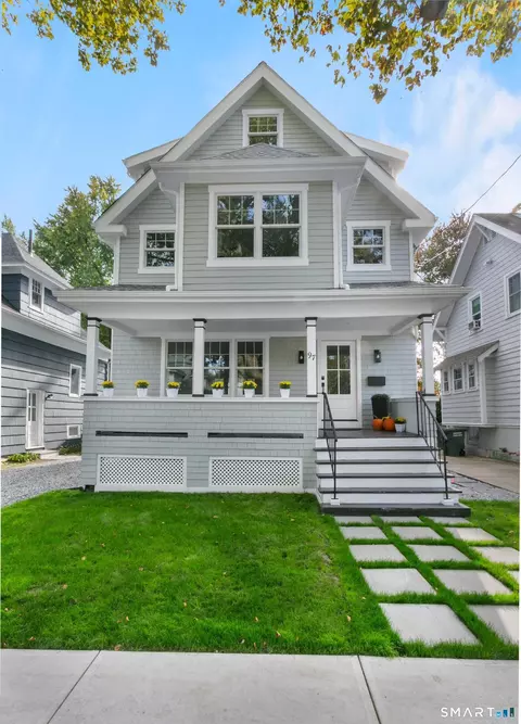 97 Fayerweather Ter, Bridgeport, CT 06605