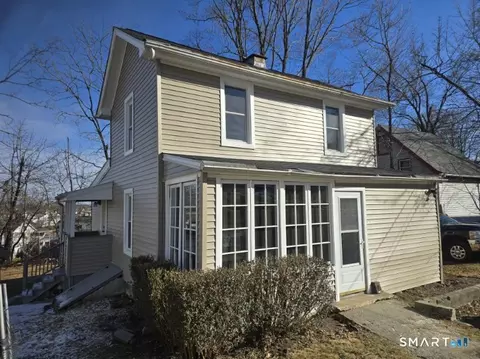 57 Pleasant St, Danbury, CT 06810