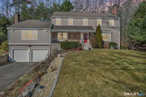 32 Canterbury Ln, Unionville, CT 06085