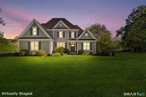 2 Doe Hollow Dr, Trumbull, CT 06611
