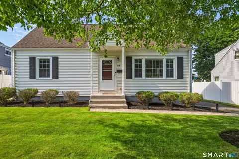 66 Sampson St, West Hartford, CT 06110