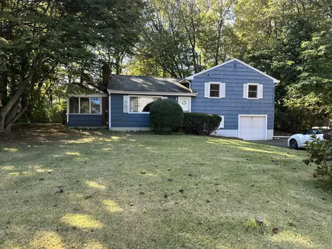 588 Summit Dr, Orange, CT 06477