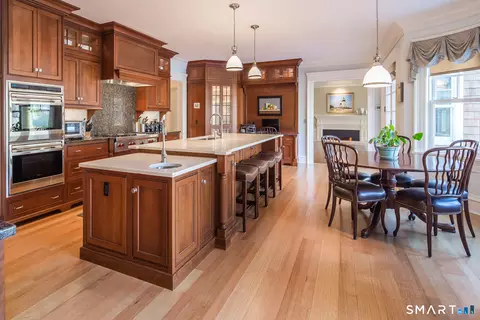 Kitchen - 253 Rivergate Dr, Wilton, CT 06897 photo 2 of 3