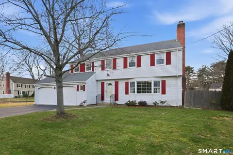 2 Farm Hill Rd, West Hartford, CT 06107